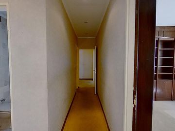 Excelente  4 Amb. - PB - Patio- Sup. Total 117m2 - 1 cuadra Shopping- Oportunidad