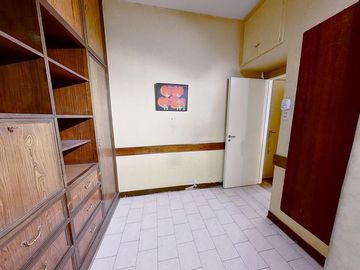 Excelente  4 Amb. - PB - Patio- Sup. Total 117m2 - 1 cuadra Shopping- Oportunidad