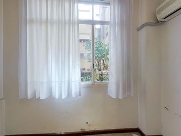 Excelente  4 Amb. - PB - Patio- Sup. Total 117m2 - 1 cuadra Shopping- Oportunidad