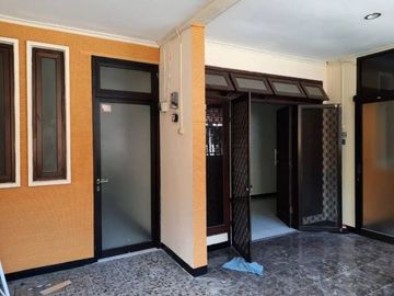 Rumah Rungkut Mapan Tengah SHM di Kota Surabaya Siap Huni