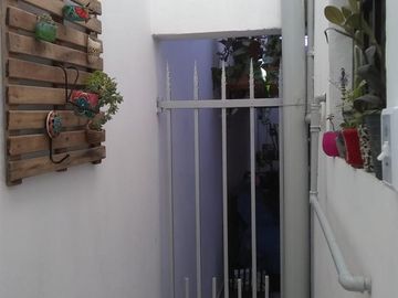 VENTA DOS AMBIENTES AMPLIO CON ENTRE PISO UN AMBIENTE MAS. ZONA WILDE (valor publicado a modo figurativo NO INFORMATIVO CONSULTE)