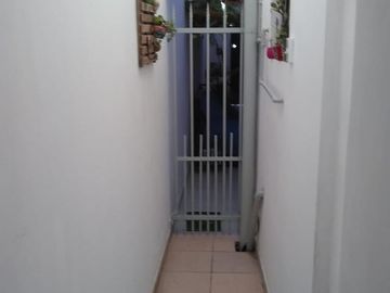 VENTA DOS AMBIENTES AMPLIO CON ENTRE PISO UN AMBIENTE MAS. ZONA WILDE (valor publicado a modo figurativo NO INFORMATIVO CONSULTE)