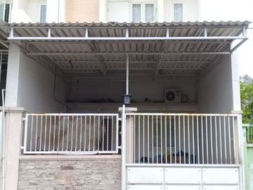 Rumah Kedinding Tengah Siap Huni, Row jalan 2.5 mobil