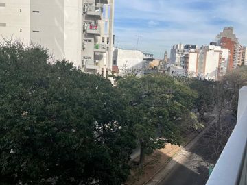 4 AMBIENTES SOBRE BOULEVARD CON COCHERA Y BAULERA , 3 DORMITORIOS Y 3 BAÑOS