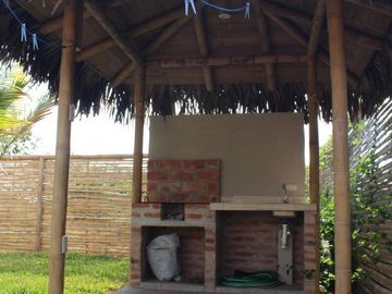 Se Vende Casa Cerca del Mar y Frente al Mar en Manglaralto