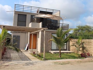 Se Vende Casa Cerca del Mar y Frente al Mar en Manglaralto
