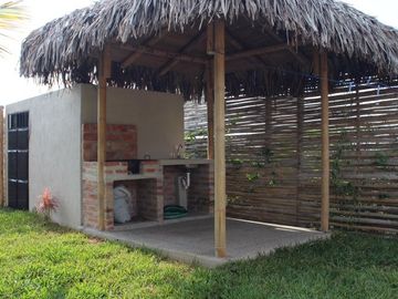 Se Vende Casa Cerca del Mar y Frente al Mar en Manglaralto