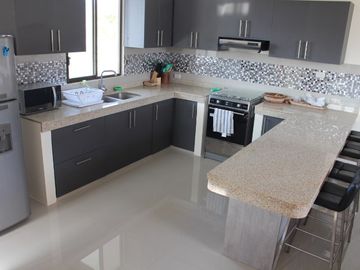 Se Vende Casa Cerca del Mar y Frente al Mar en Manglaralto