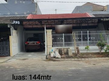 Rumah Babatan Pantai hadap utara, listrik 4400watt