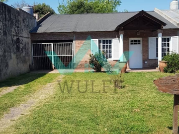 CASA EN LUJAN CORTINES