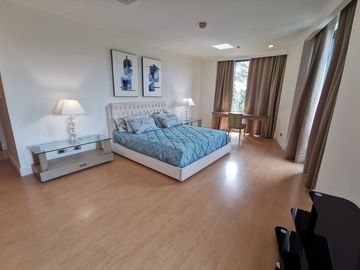 A0054 - Fully Furnished 3BR Unit in Essensa East Forbes for Rent