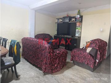 OPORTUNIDAD UNICA !! CASA EN VENTA EN URB CANGALLO EN SJL


Venta de Casa residencial a 4 cuadras de la  Av Wisse 📈📈 muy cerca a mercados, colegios