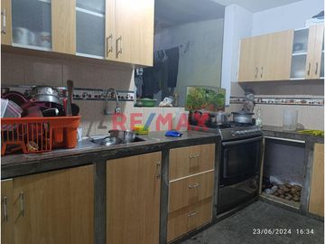 OPORTUNIDAD UNICA !! CASA EN VENTA EN URB CANGALLO EN SJL


Venta de Casa residencial a 4 cuadras de la  Av Wisse 📈📈 muy cerca a mercados, colegios