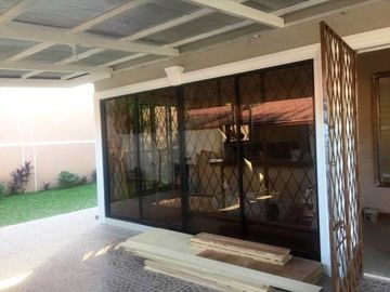 600sqm Bungalow 5 Bedrooms House and Lot for SALE / RENT in Angeles City along Friendship highway near CLARK