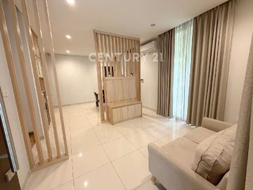 Rumah Siap Huni Di Hoek 2 Lantai Di Serenia Hill Lebak Bulus