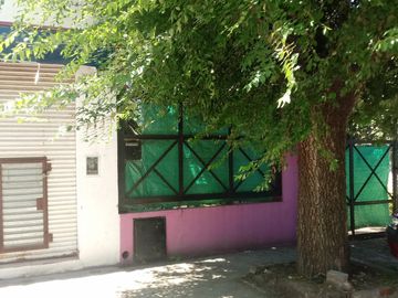 Casa mas local en venta MUY BUENA