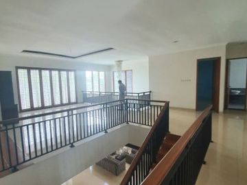 Rumah Mewah Dengan Swimming Pool Di Sektor 8 - GB 4658 BR