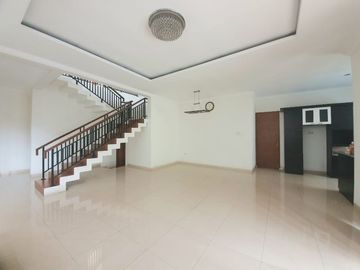 Rumah Mewah Dengan Swimming Pool Di Sektor 8 - GB 4658 BR