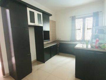 Rumah Mewah Dengan Swimming Pool Di Sektor 8 - GB 4658 BR