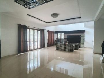 Rumah Mewah Dengan Swimming Pool Di Sektor 8 - GB 4658 BR
