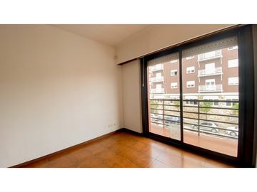 Departamento tres ambientes con cochera. Stella Maris.