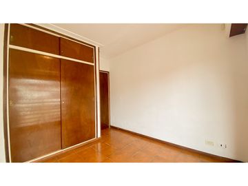 Departamento tres ambientes con cochera. Stella Maris.
