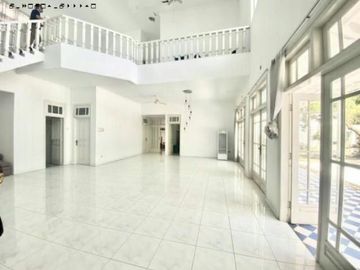 Rumah PUTAT INDAH TENGAH siap huni HOOK MEWAH