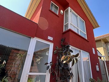 SE VENDE CASA ESQUINA 4D+3B SAN BERNARDO