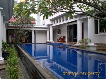 Jual Rumah Mewah Kota Wisata Cibubur Ada Kolam Renang
