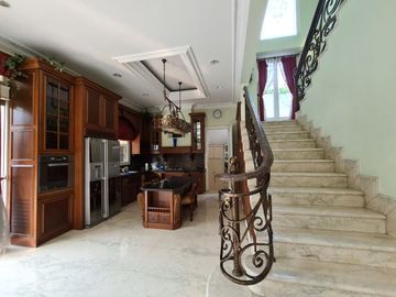 Jual Rumah Mewah Kota Wisata Cibubur Ada Kolam Renang
