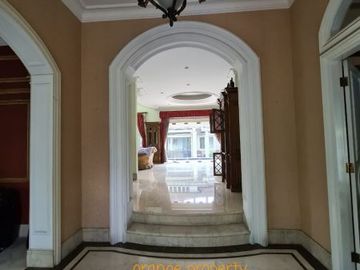 Jual Rumah Mewah Kota Wisata Cibubur Ada Kolam Renang