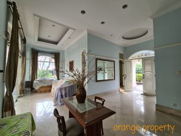 Jual Rumah Mewah Kota Wisata Cibubur Ada Kolam Renang