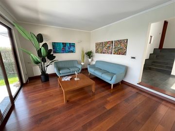 Casa en venta de 4 dorm. en Las Condes