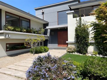 Casa en venta de 4 dorm. en Las Condes