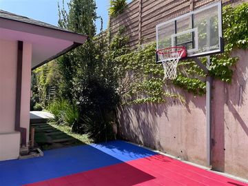 Casa en venta de 4 dorm. en Las Condes