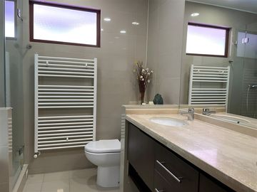 Casa en venta de 4 dorm. en Las Condes