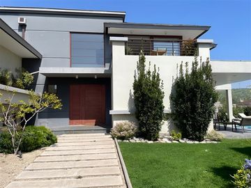 Casa en venta de 4 dorm. en Las Condes