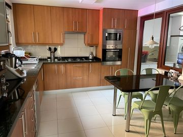 Casa en venta de 4 dorm. en Las Condes