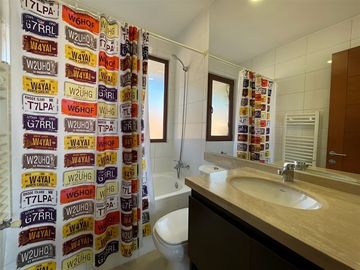 Casa en venta de 4 dorm. en Las Condes