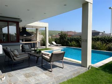 Casa en venta de 4 dorm. en Las Condes