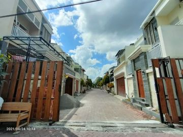Rumah dlm perumahan onegate system selatan ambarukmo plaza