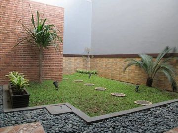 RUMAH ASRI 2 LT BEBAS BANJIR PEKAYON BEKASI