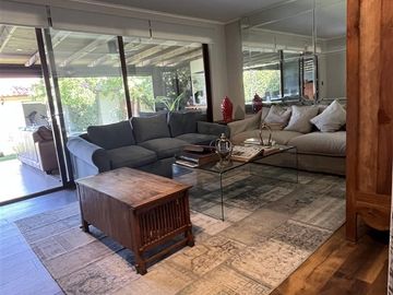 Maravillosa Casa en venta de 5 dorm. en Portones Chicureo