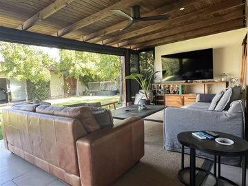 Maravillosa Casa en venta de 5 dorm. en Portones Chicureo
