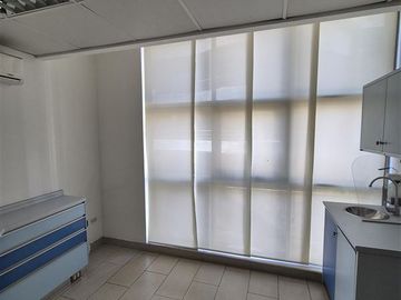 Oficina y/o consulta de 3 privados en venta en Los Angeles