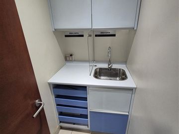 Oficina y/o consulta de 3 privados en venta en Los Angeles