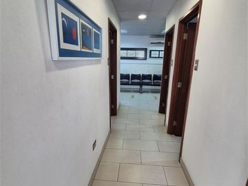 Oficina y/o consulta de 3 privados en venta en Los Angeles