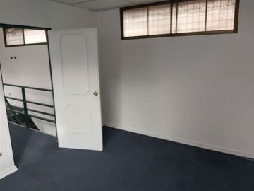 Bodega en arriendo ideal para venta de repuestos