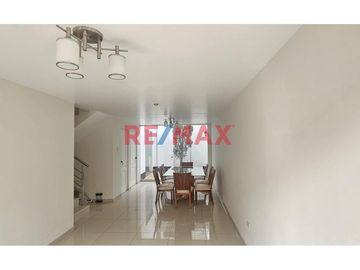 🏡 ¡Vive con tranquilidad en la Campiña de Moche! 🌿✨

Descubre esta hermosa casa en esquina, ubicada dentro del exclusivo Condominio Villa Muchik, do