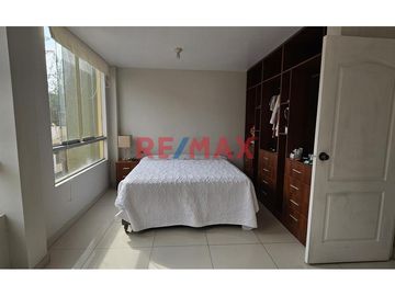 🏡 ¡Vive con tranquilidad en la Campiña de Moche! 🌿✨

Descubre esta hermosa casa en esquina, ubicada dentro del exclusivo Condominio Villa Muchik, do